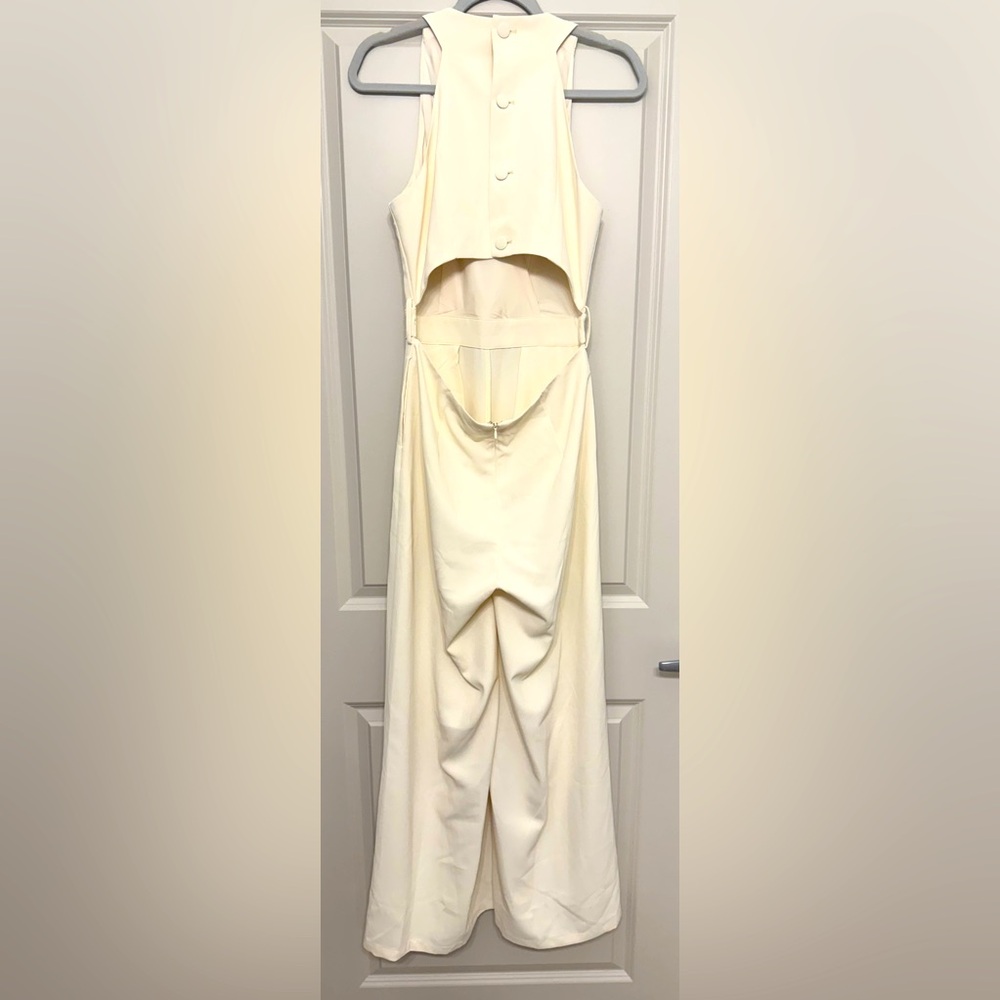 NWT Commense Off-White Halter Jumpsuit - Belted
V-Neck - Size M - Picture 8 of 13